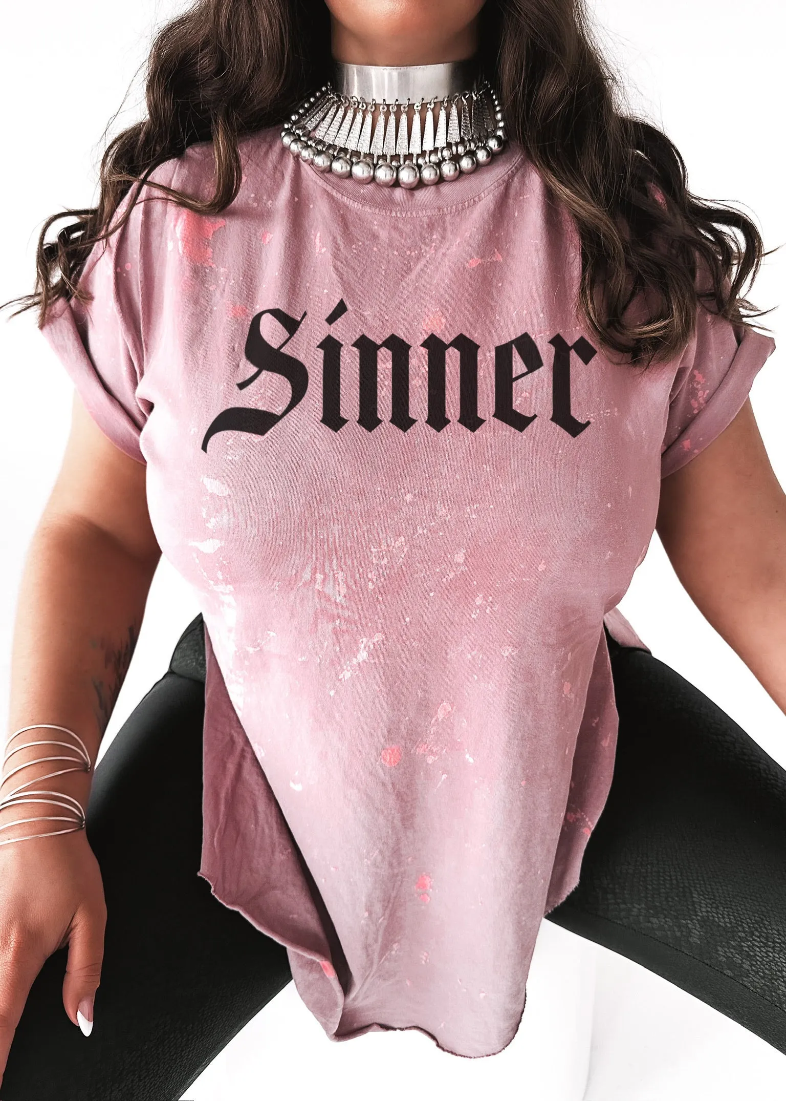 SINNER BLEACHED OUT SIDE SLIT TEE